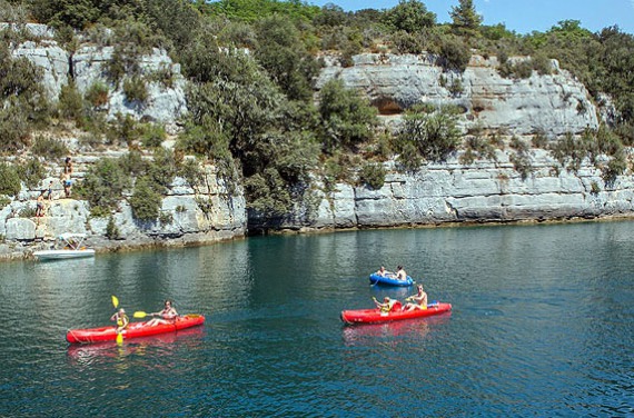 Camping Lac de Sainte Croix La Farigoulette : le lac le plus fréquenté par les familles