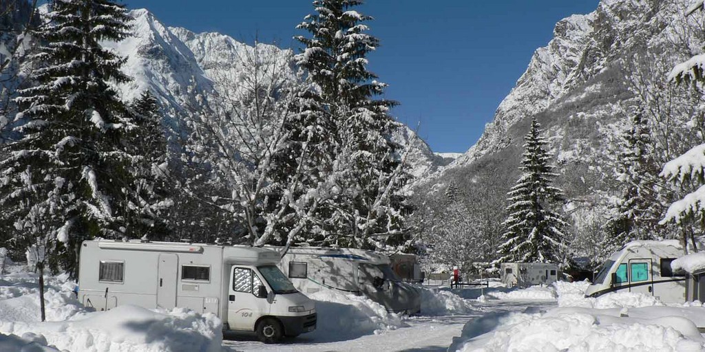 Camping caravaneige : le bonheur de camper en toutes saisons