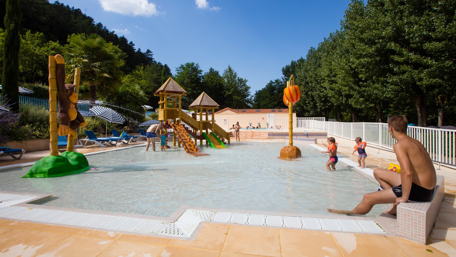 Passez votre séjour les pieds dans l’eau au camping Peyrelade aux portes de l’Aveyron